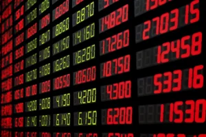 Ibovespa enfrenta nova queda hoje com juros e eleição no centro das atenções