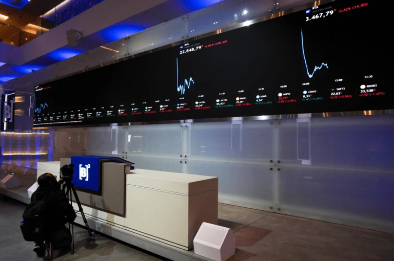 Ibovespa futuros sobem forte após Fed confirmar cortes de juros em 2026