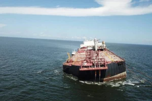 Trump bloqueia petróleo da Venezuela agora e declara governo terrorista