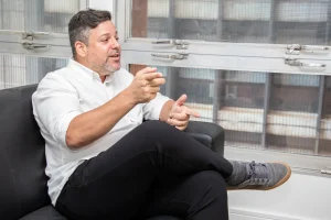 Invista com Visão de Longo Prazo em ETFs e Ações Hoje com Estratégia 2026