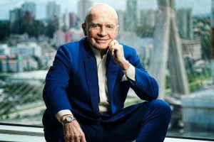 Mark Mobius alerta ouro perdeu atratividade após disparada agora precisa cair 20